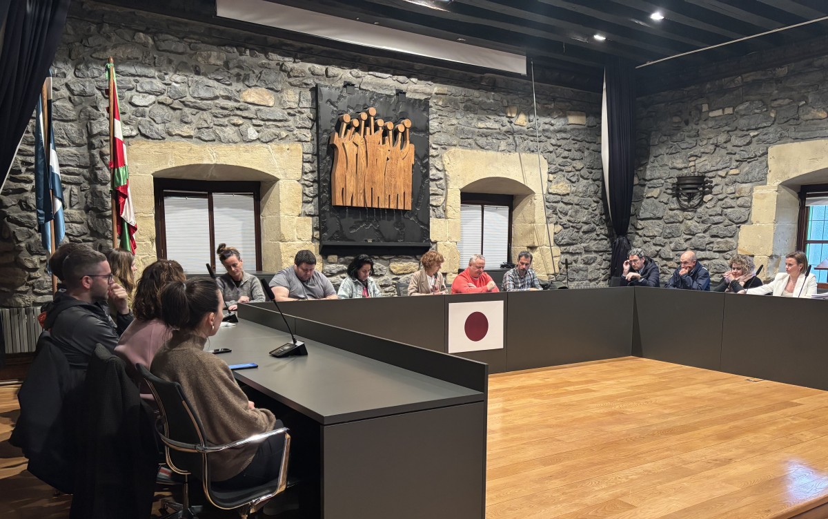 Oiartzungo Udaleko bi alderdiek babesa adierazi diete irakasle baten partetik sexu erasoak jaso dituzten nerabeei